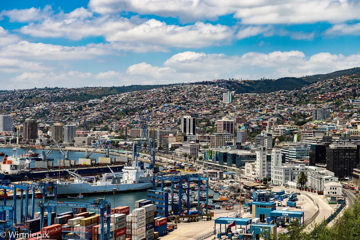 Vista do porto e dos cerros de Valparaíso